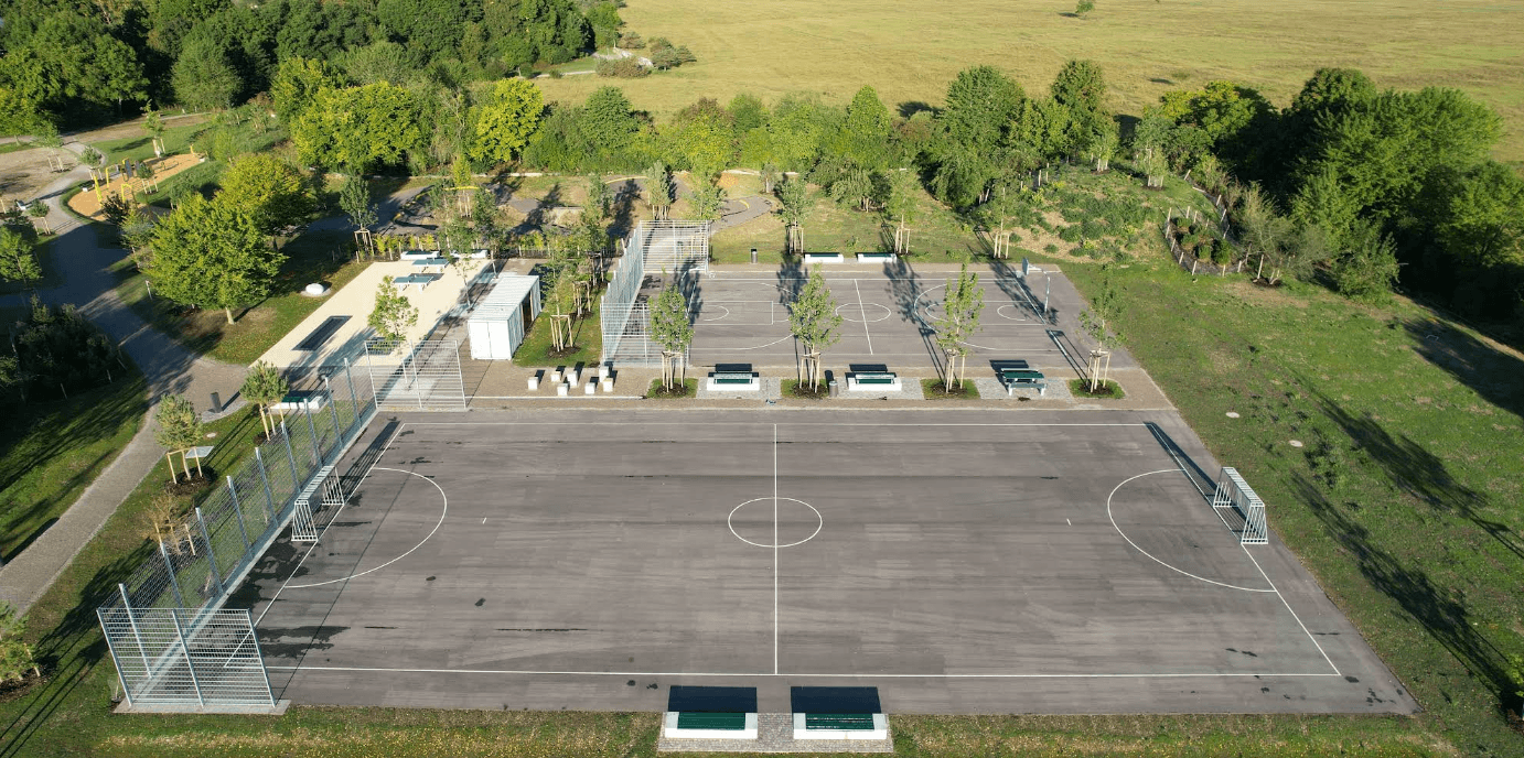 Fußballplatz mit Stadionflair auf den Jahnwiesen – Köln-Müngersdorf